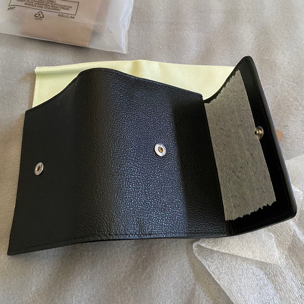 Burberry Luna Black Wallet - Picture 6 of 7